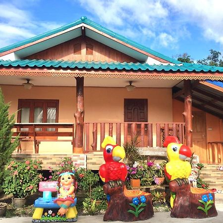 บ้านเรือนทอง Chiang Khan Exterior foto