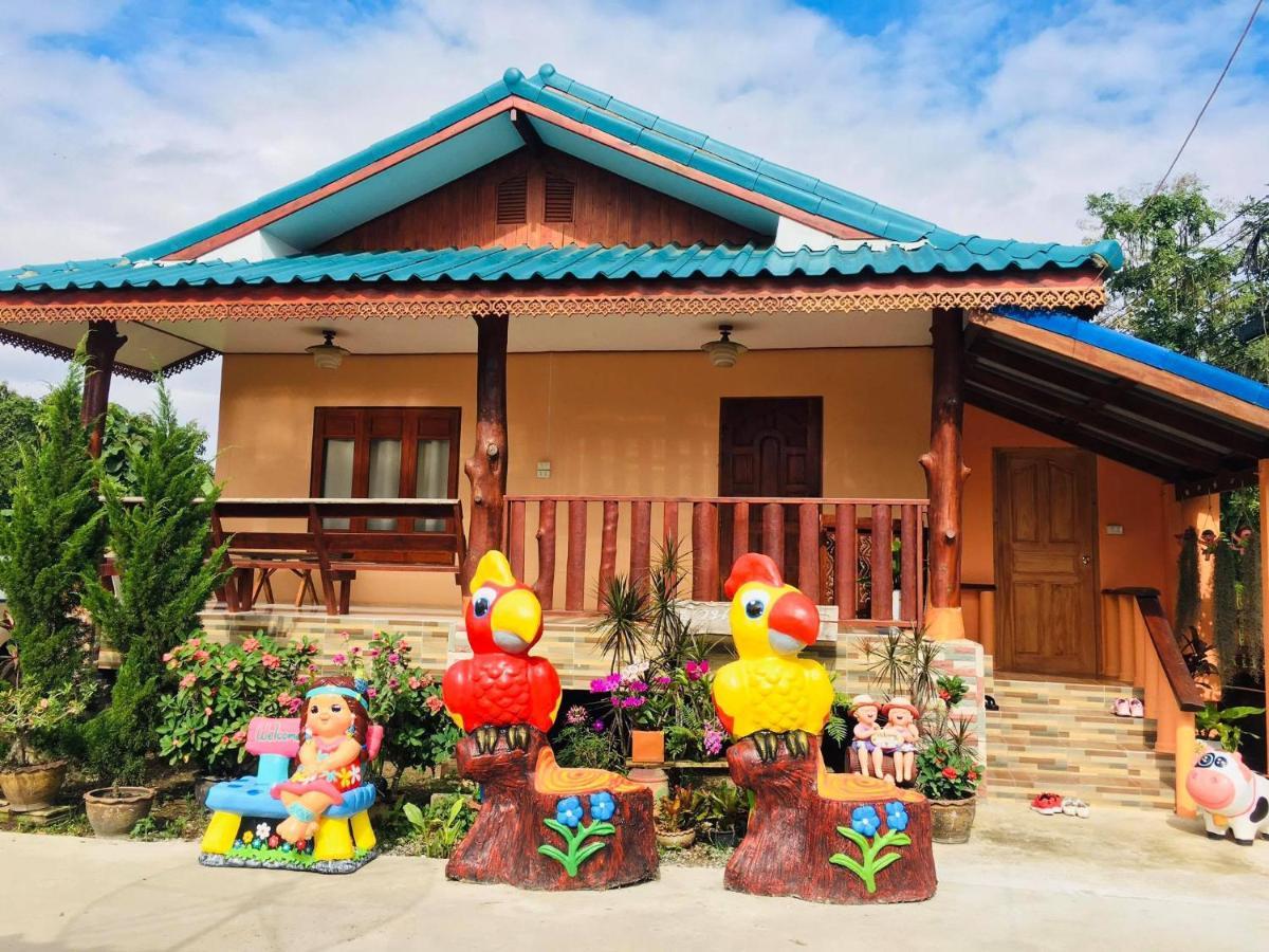 บ้านเรือนทอง Chiang Khan Exterior foto