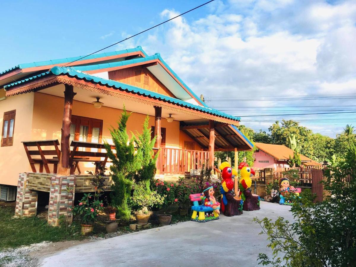 บ้านเรือนทอง Chiang Khan Exterior foto