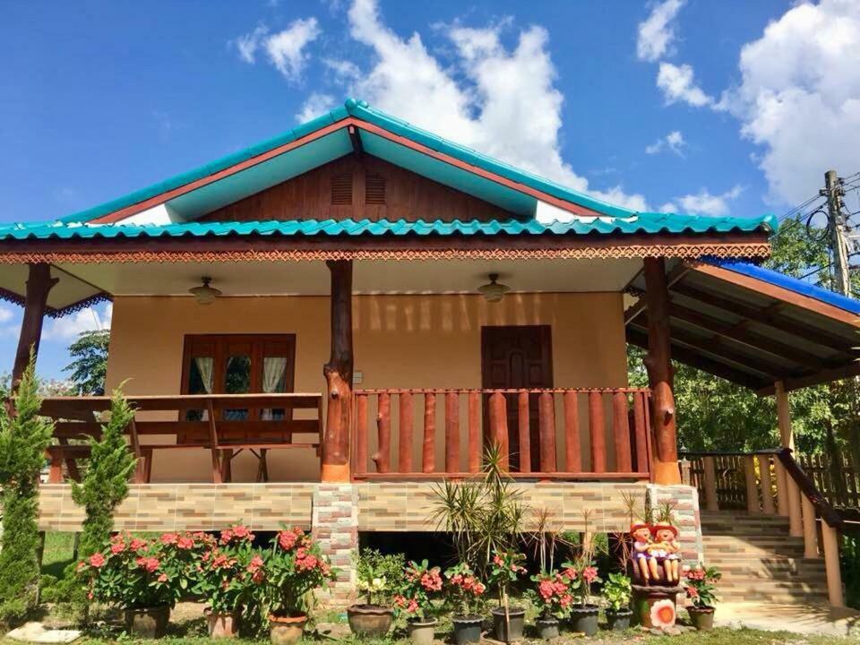 บ้านเรือนทอง Chiang Khan Exterior foto