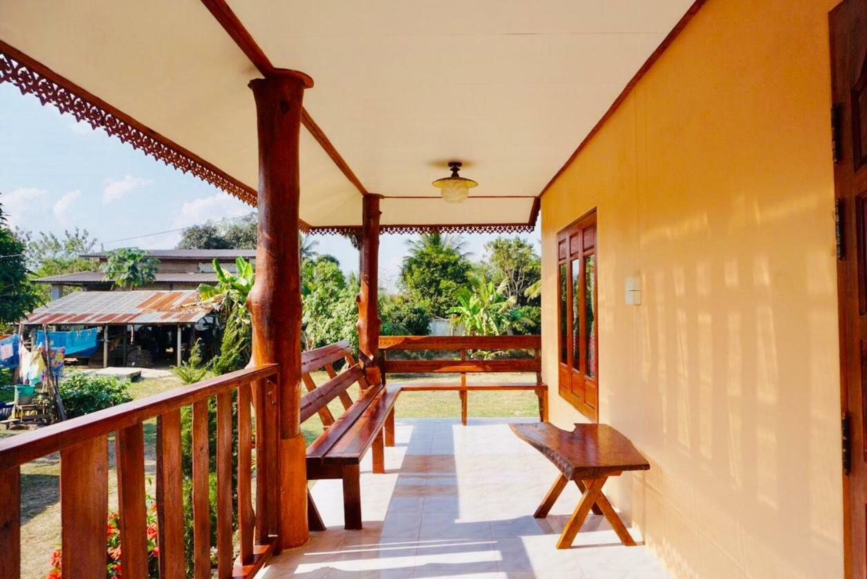 บ้านเรือนทอง Chiang Khan Exterior foto