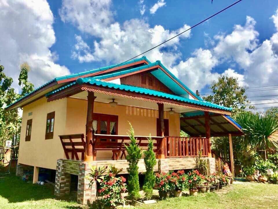 บ้านเรือนทอง Chiang Khan Exterior foto
