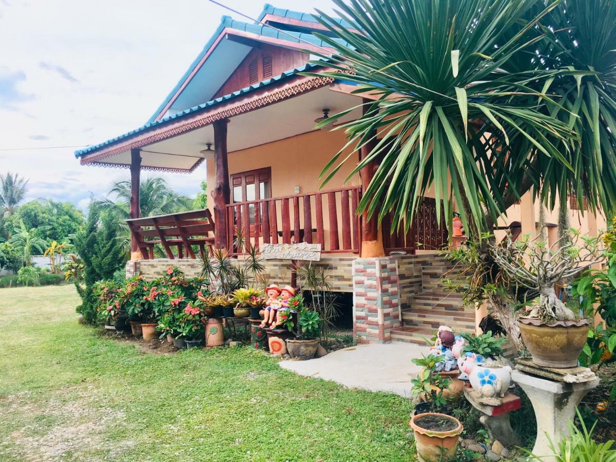 บ้านเรือนทอง Chiang Khan Exterior foto